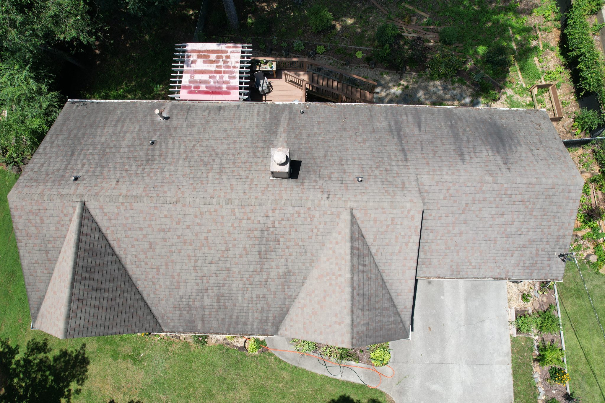 Knoxville Roof Replacement Before Photo Aging roof before a Knoxville roof replacement with faded shingles, dark streaks, and debris buildup.