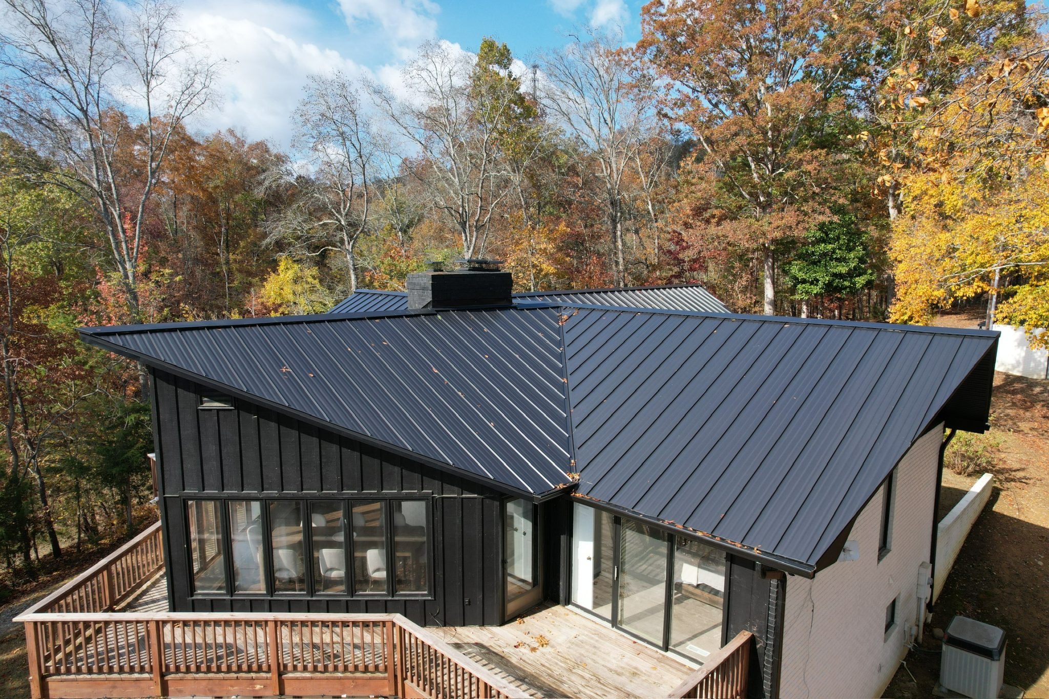 Modern home with a dark standing seam metal roof, shown for standing seam vs tuff rib in Knoxville, TN.